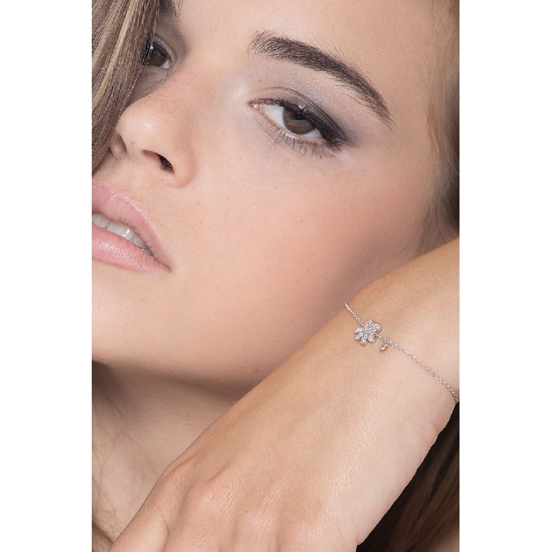 18k white gold bracelet with dog's paw charm