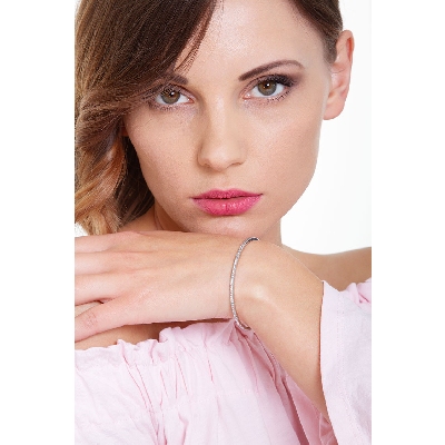 18k white gold thin rigid bracelet with diamonds