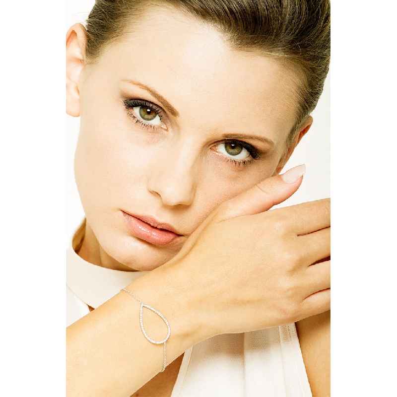 18k white gold bracelet with big oval charm