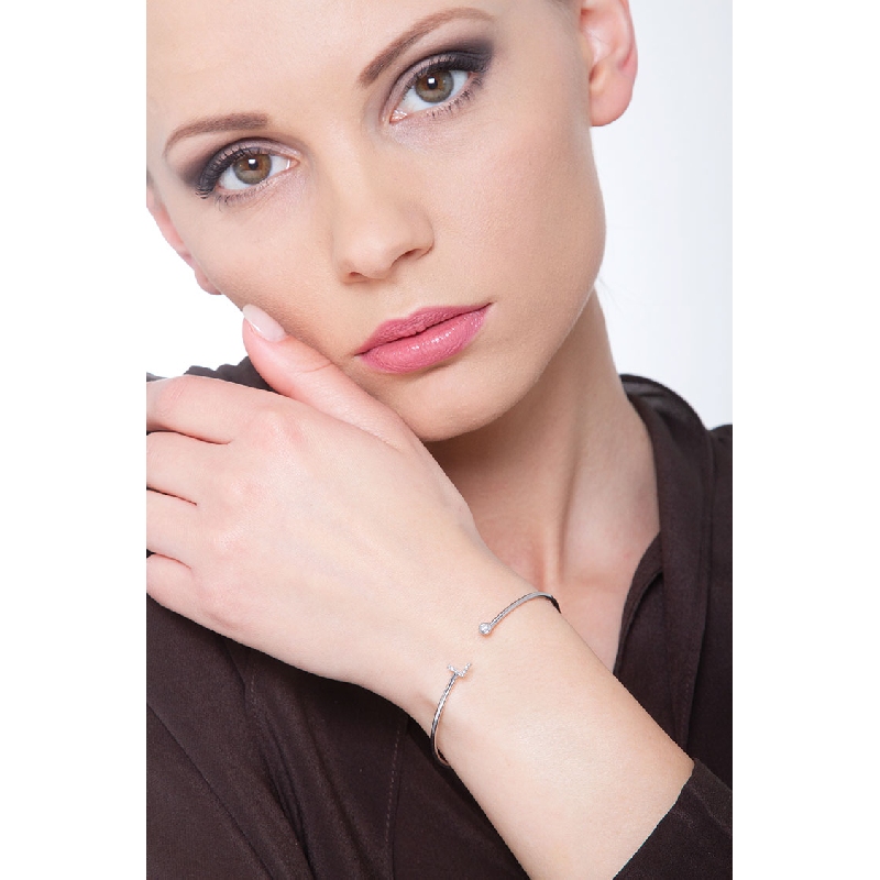 18k white gold rigid bracelet with letter L