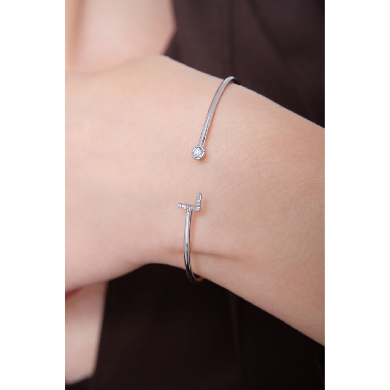 18k white gold rigid bracelet with letter L