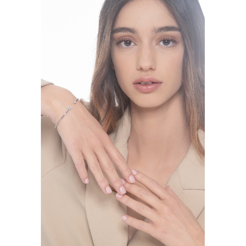 18k white gold rigid bracelet with letter R with diamonds