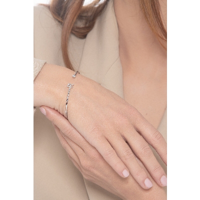 18k white gold rigid bracelet with letter R with diamonds