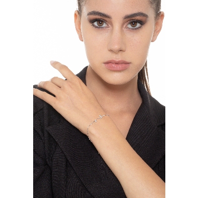 18k white gold bracelet with letter j with diamonds