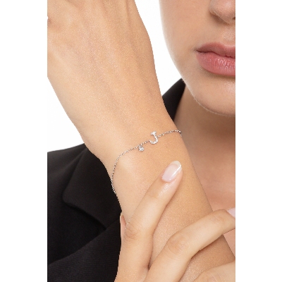 18k white gold bracelet with letter j with diamonds