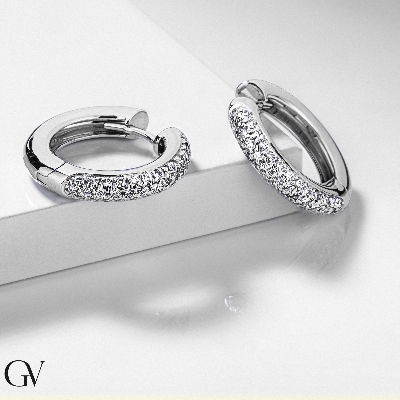 Orecchini a cerchio in oro bianco 18k con diamanti, ct. 0,66.