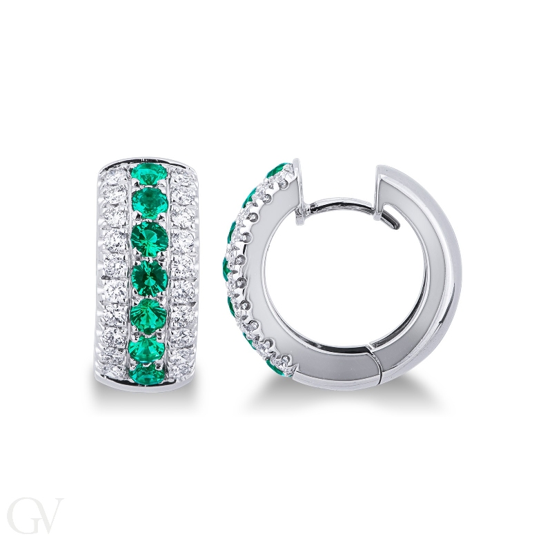 White gold 18k hoop earrings with central emeralds and lateral diamonds 