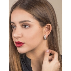 Woman oval earrings in white gold 18k with diamonds  2