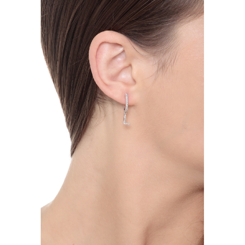 Single earring with pendant letter L with diamonds