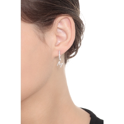 Mono Orecchino in Oro Bianco 18k con lettera M in Diamanti, ct. 0,15