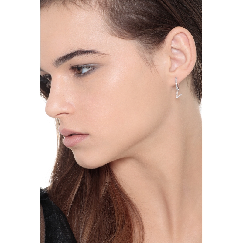 Single earring with pendant letter V with diamonds