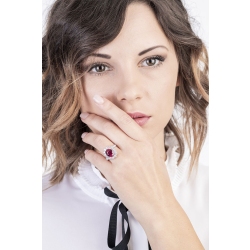 Anello in oro bianco 18k con Rubino e contorno in diamanti 2