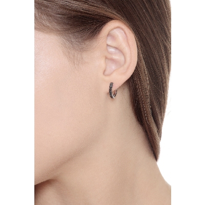 Orecchini a cerchio in oro bianco 18k con diamanti neri, punte brunite