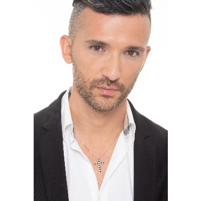 Collana con croce in oro bianco 18k con diamanti neri e bianchi, 50 cm