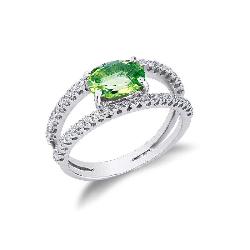 18k white gold ring with central peridot and double diamond rows