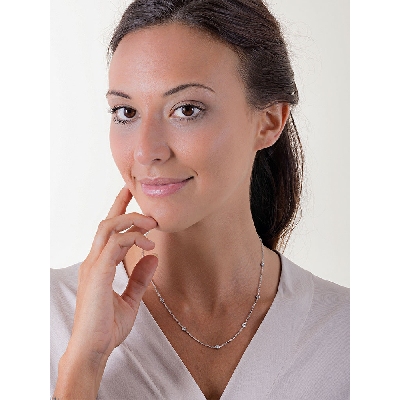 18k white gold necklace with round cut diamonds setted on full bezel