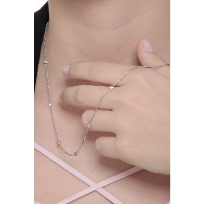 Necklace in 18 white gold with diamonds