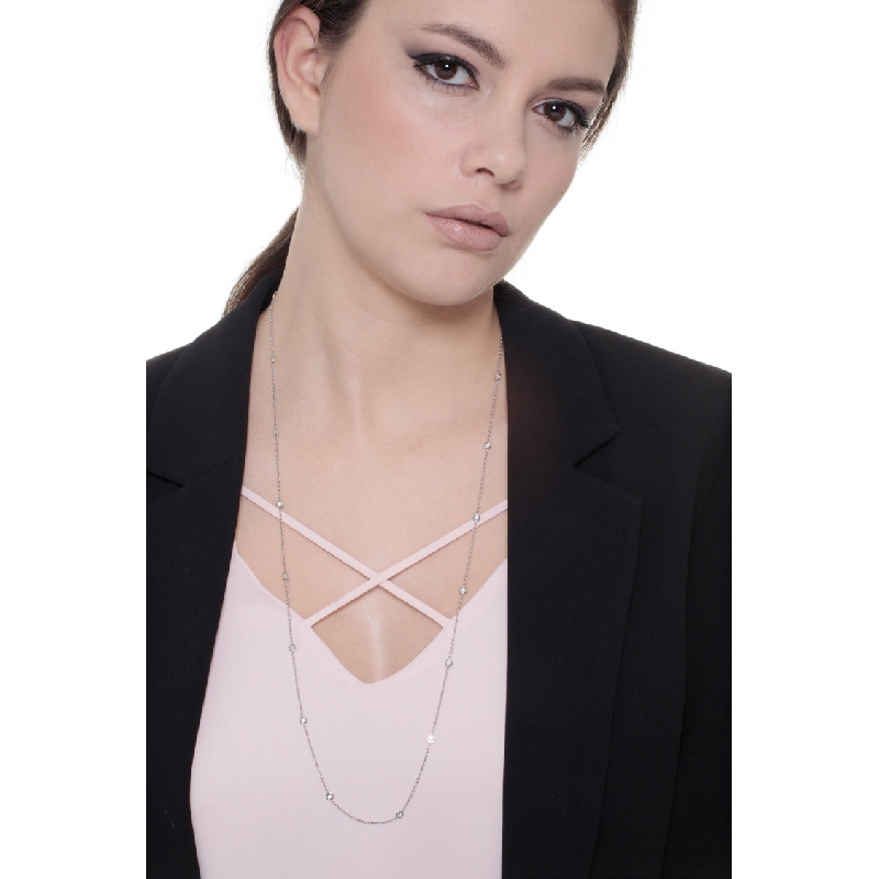 Necklace in 18k white gold with round cut diamonds 