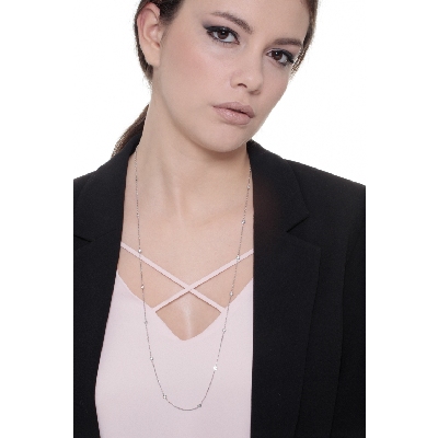 Necklace in 18k white gold with round cut diamonds 