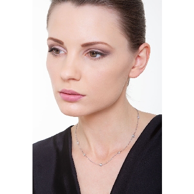 Long necklace with round cut diamonds in 18k white gold, 40 cm