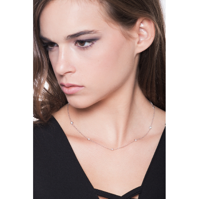 Long necklace with solitaire diamonds in 18k white gold