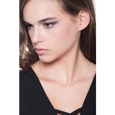 Long necklace with solitaire diamonds in 18k white gold