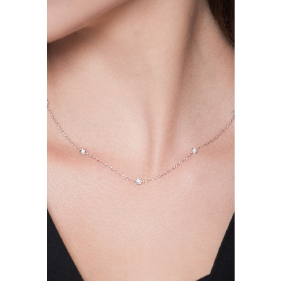 Long necklace with solitaire diamonds in 18k white gold