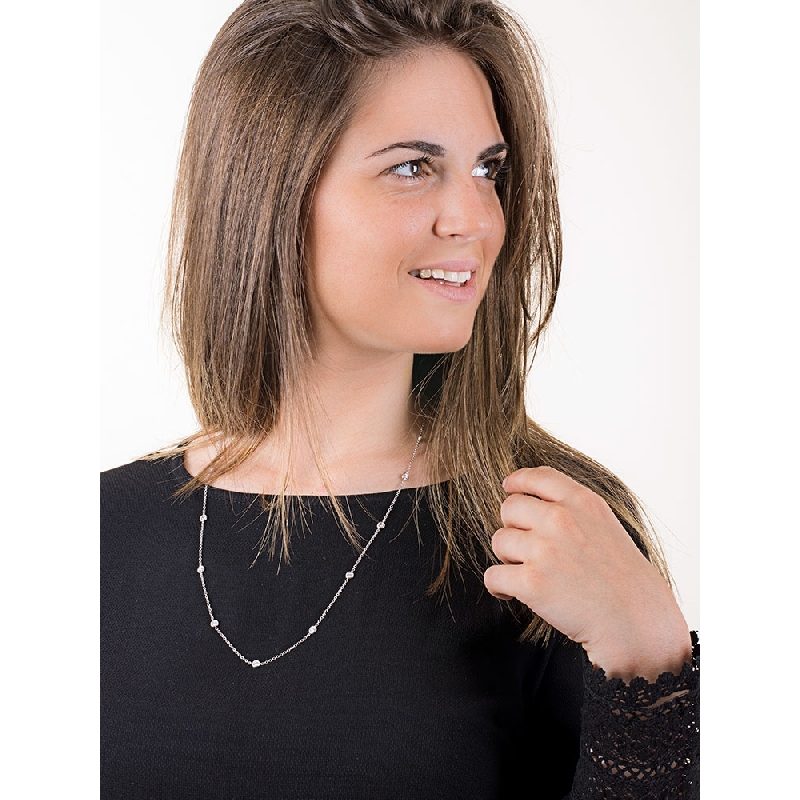 18k white gold long necklace with solitaire diamonds