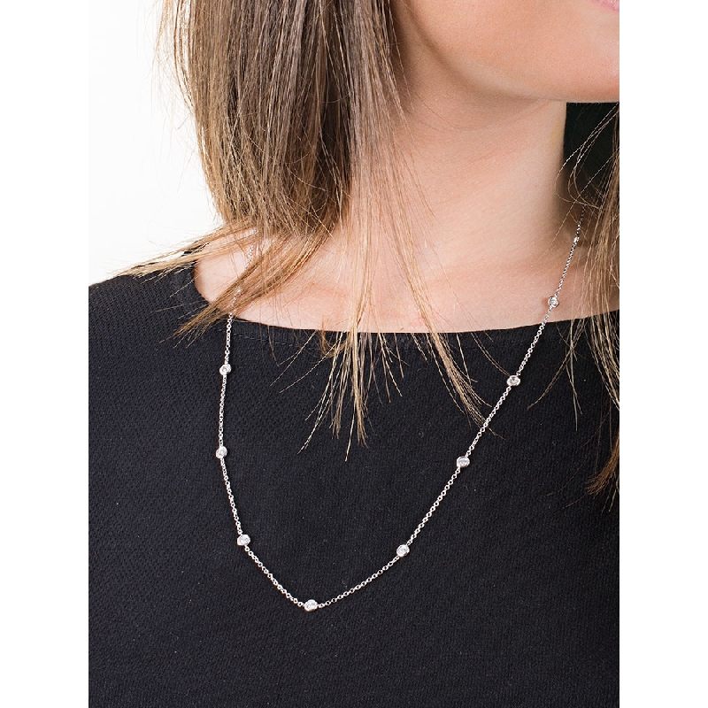 18k white gold long necklace with solitaire diamonds