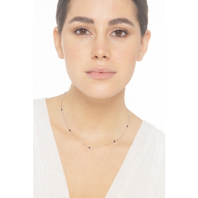 Necklace in 18k white gold with 7 black diamonds