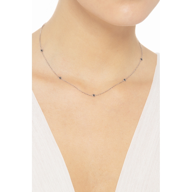 Necklace in 18k white gold with 7 black diamonds