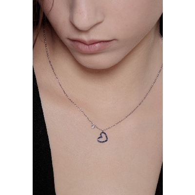 18k white gold necklace with heart pendant with blue sapphires, 42 cm 