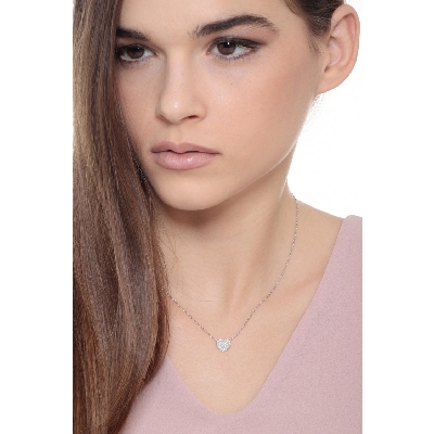 Collana in oro bianco 18k con pendente a cuore in pavè di diamanti