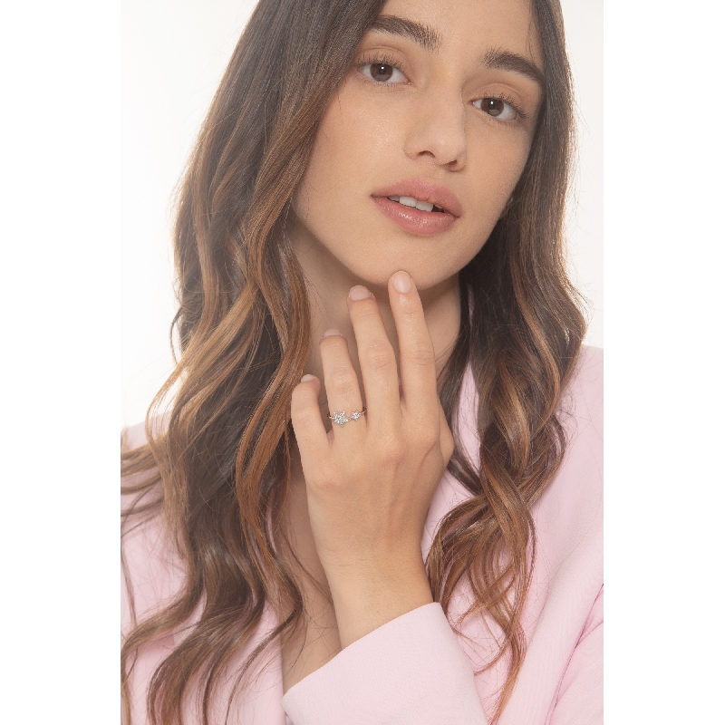 White gold 18k ring with diamonds stars 