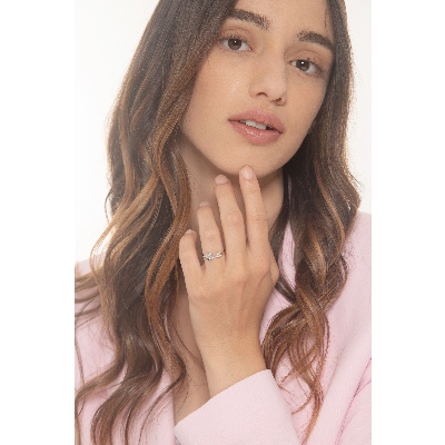 White gold 18k ring with diamonds stars 