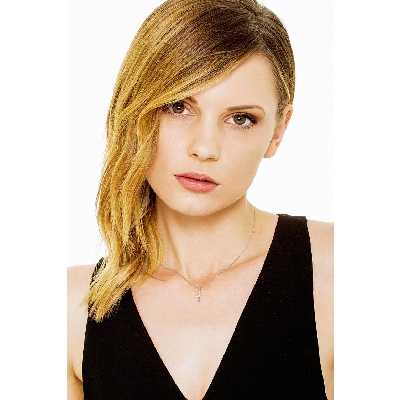 Cross pendant with solitaire diamond in 18k white gold