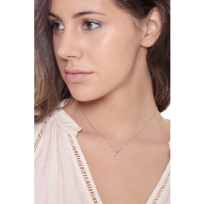 18k white gold pendant with diamond