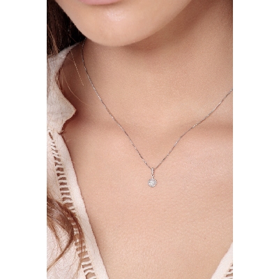 18k white gold pendant with diamond