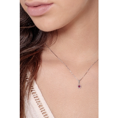 18k white gold pendant with ruby