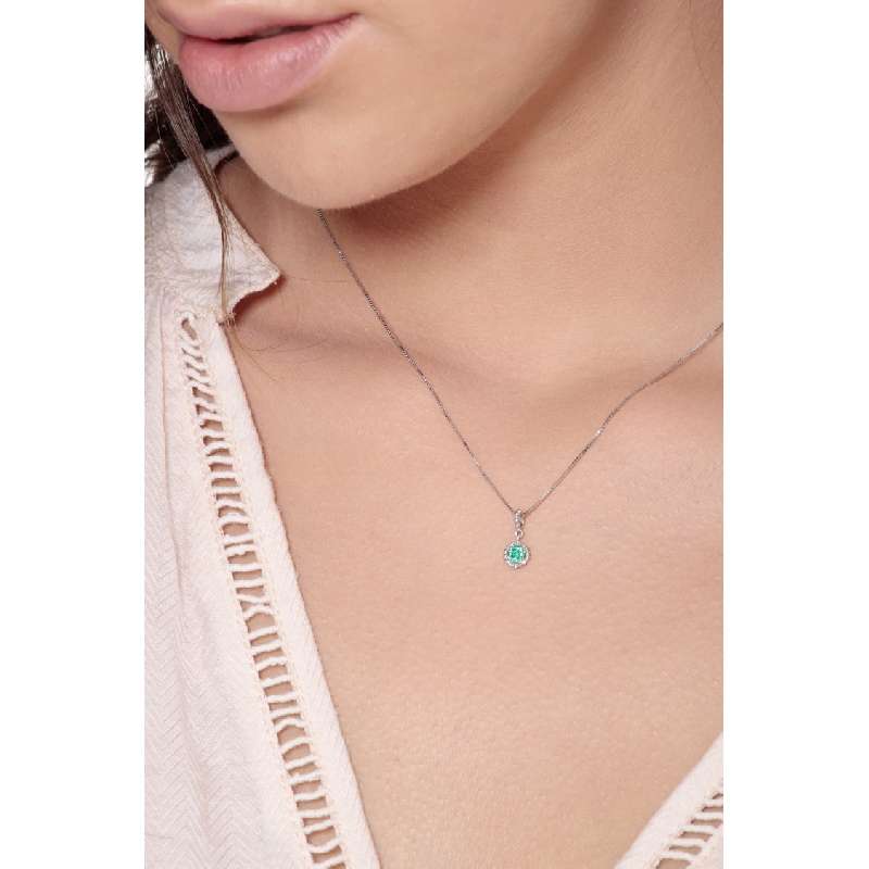 18k white gold pendant with emerald