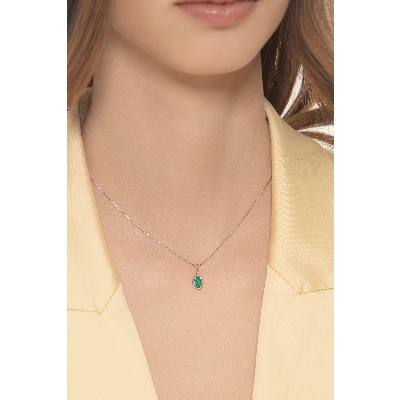 18k white gold necklace with emerald pendant oval cut 