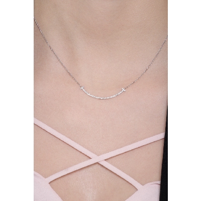 18k white gold necklace with little diamonds bar 