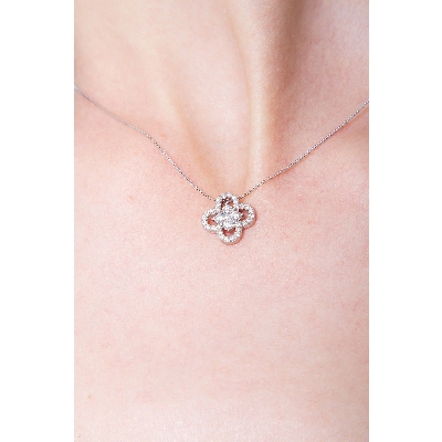 Flower pendant with round cut diamonds in white gold 18k