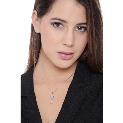 18k white gold key pendant with round cut diamonds