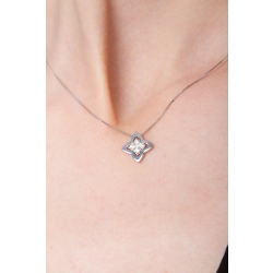 Pendant in 18k white gold with 4 diamonds 2