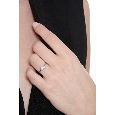 18k white gold with a big diamonds star 