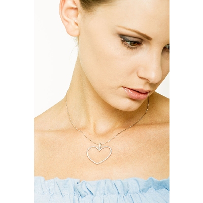 White gold 18k heart pendant with diamonds