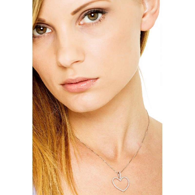 White gold 18k heart pendant with diamonds