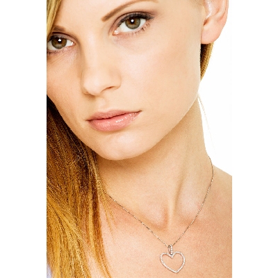 White gold 18k heart pendant with diamonds