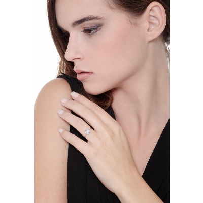 White gold 18k ring with four-leaf clover 